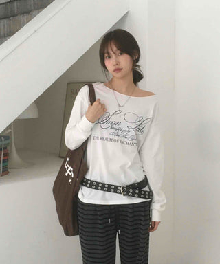 Lettering One-Off-Shoulder Loose-Fit Long-Sleeve T-Shirt