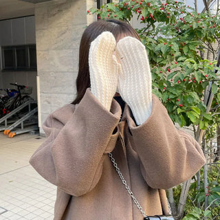 Cable knit gloves