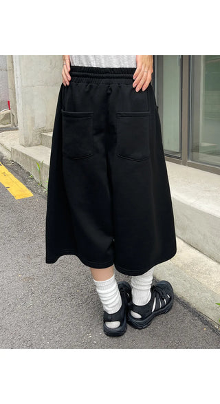 Byeoldin Unisex Star Embroidery Elastic Waist Drawstring Bermuda Banding Shorts Rainy Season Look