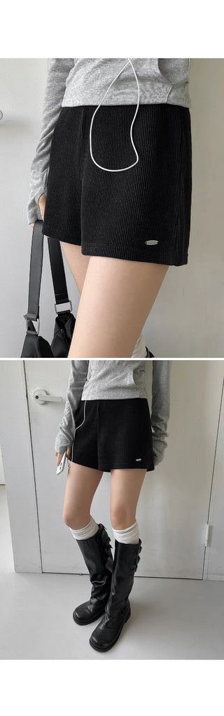 Marin Ribbed Knit Pendant High-Waisted Elastic Shorts