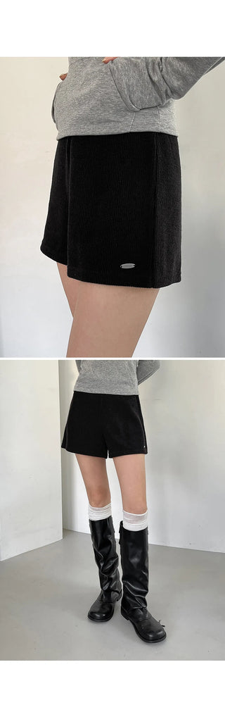 Marin Ribbed Knit Pendant High-Waisted Elastic Shorts