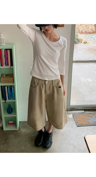 Levin Length  Cotton Tab Hidden Elastic Waist Wide Bermuda Half Pants Cotton Shorts