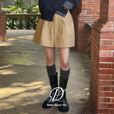 Tailored Cotton Two-Pintuck Wide Back Elastic Waist Shorts Cotton Shorts Rainy Season Look