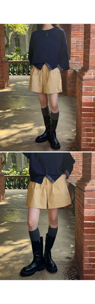 Tailored Cotton Two-Pintuck Wide Back Elastic Waist Shorts Cotton Shorts Rainy Season Look