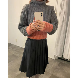 Ribbed two-tone turtleneck knit