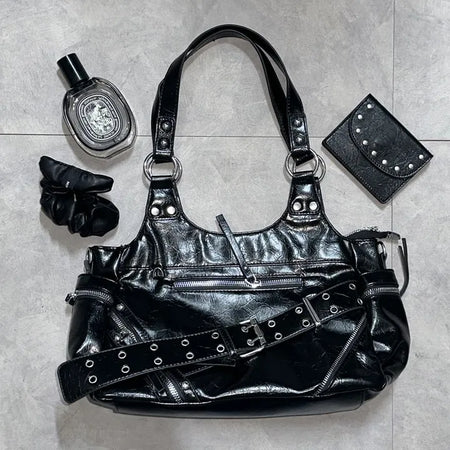 Taine Eyelet Belt Crack Vintage Shoulder Bag