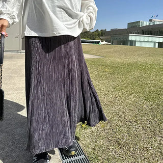 Pleated long skirt