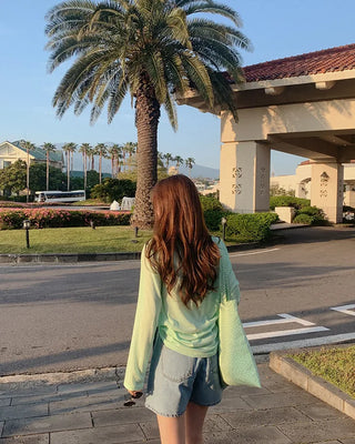 Colored long-sleeved T-shirt