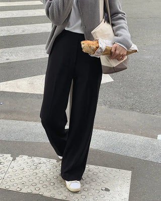 Stress-free! Comfortable wide-leg fleece-lined slacks that feel like training wear.