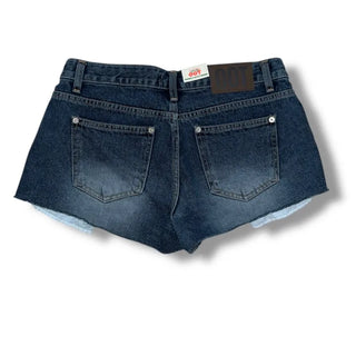 Sand cat cutting low-rise shorts