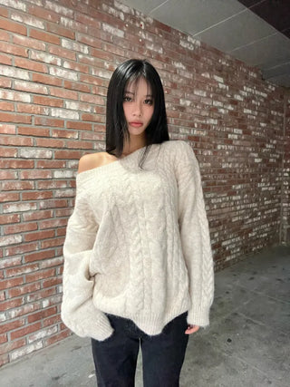 Loose fit turtleneck knit