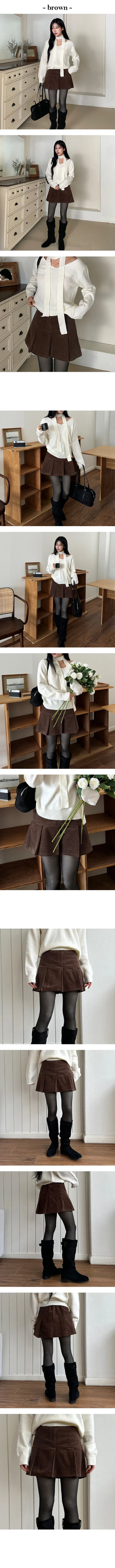 Wellow Corduroy Pleated Skirt