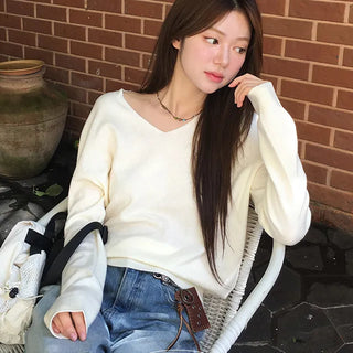 Clean Basic V Neck Knit
