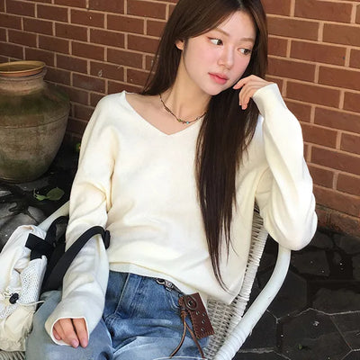 Clean Basic V Neck Knit