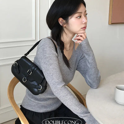 Shuin V neck off shoulder ribbed long sleeved knit