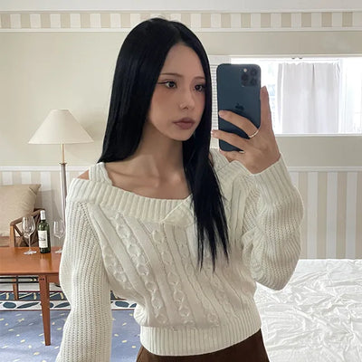 String Twisted Shoulder Knit