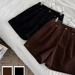 Corduroy two pin tuck golden shorts