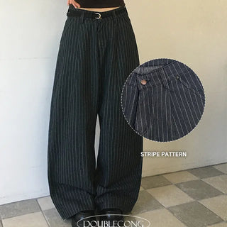 Cloth pintuck striped pants