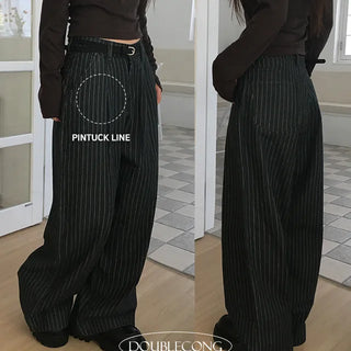Cloth pintuck striped pants