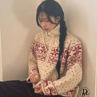 Holly Snowflake Collar Zip Up