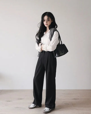 Leg-lengthening pintuck wide slacks