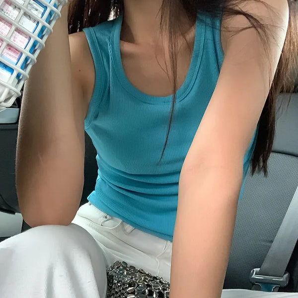 Ribbed round sleeveless top