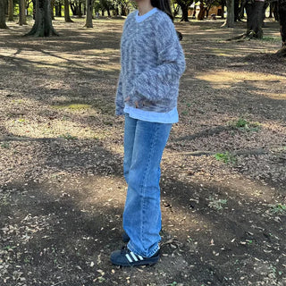 V-neck gradient knit