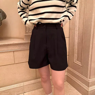 Two-pleat shorts