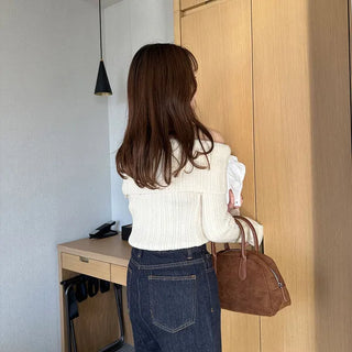 Slit off-shoulder knit