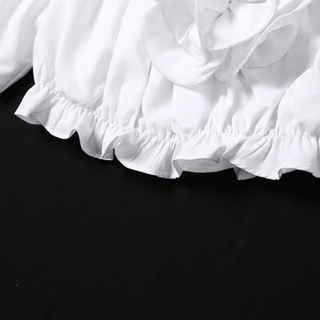 Off shoulder ruched flower applique crop top