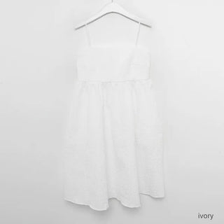Back Point Ribbon Dress