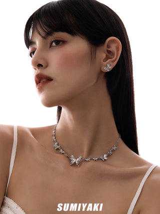 white shell necklace