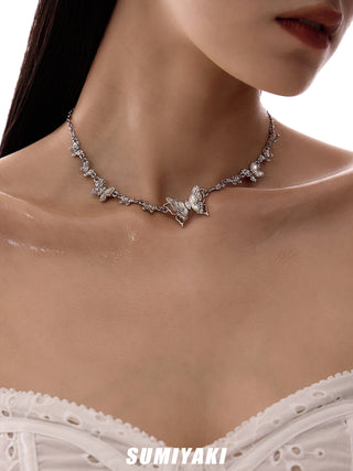 white shell necklace
