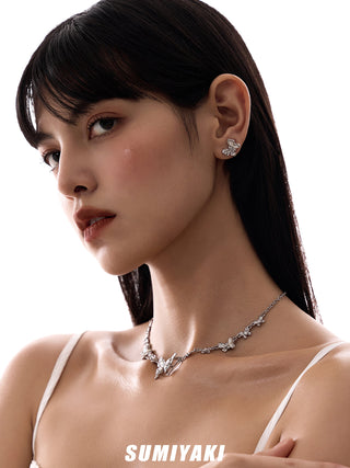 white shell necklace