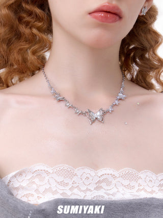white shell necklace