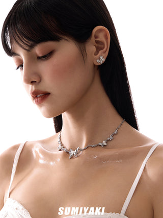 white shell necklace