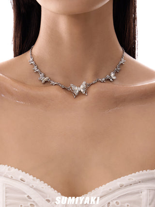 white shell necklace
