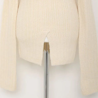 Slit off-shoulder knit