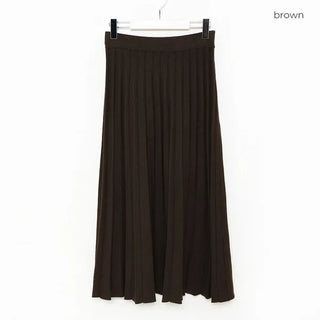 Knitted pleated skirt