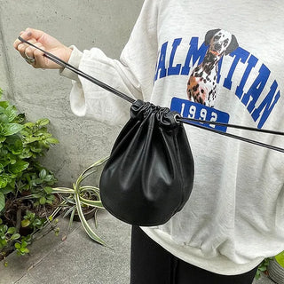Simple retro bucket bag