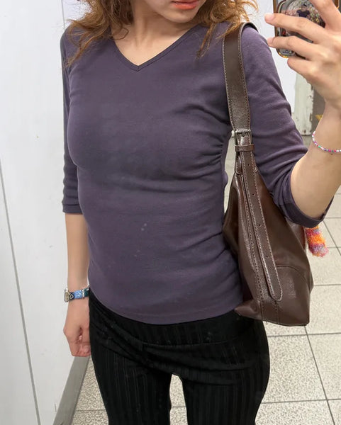 V-neck slim T-shirt