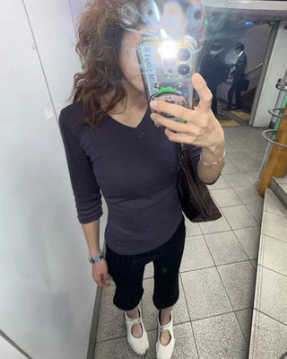 V-neck slim T-shirt