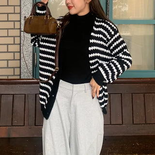 Wave Border Cardigan
