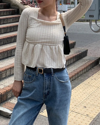 Square neck frill knit blouse