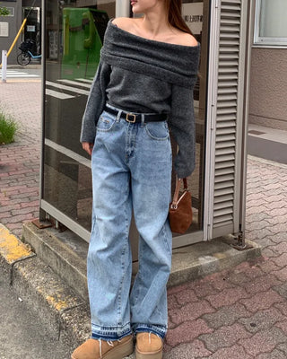 Button-point wide-neck off-shoulder knit