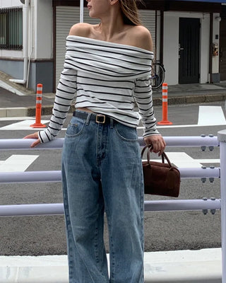 Border Slim Feed Off-Shoulder