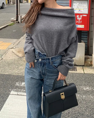 Simple off-shoulder long-sleeved knit