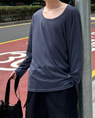 U-neck long-sleeved T-shirt