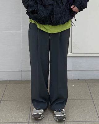 One-pleat wide slacks