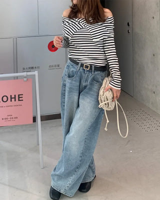 Color-point off-shoulder knit